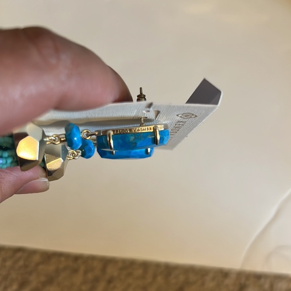 Brand New Kendra Scott Dove Gold Earrings - Picture 2 of 5